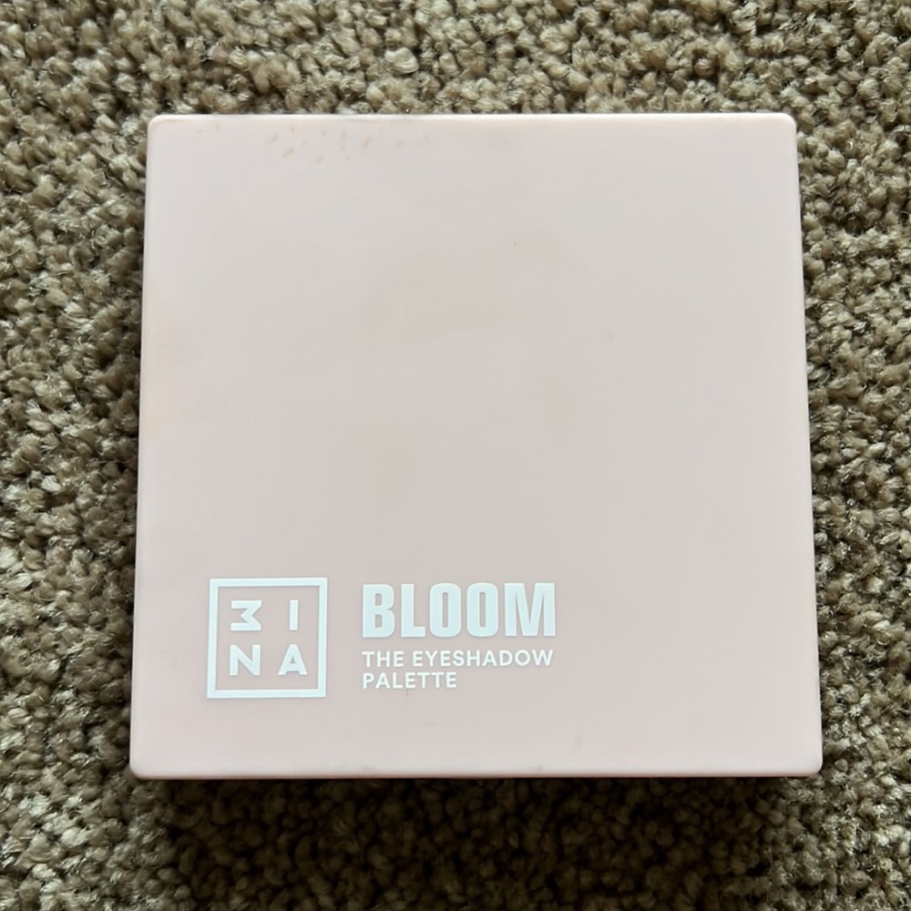 3INA Cosmetics Bloom Palette - Picture 3 of 4